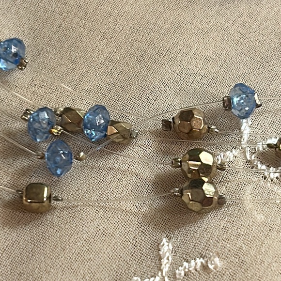 Floating Illusion Necklace Walking through the air - Picture 7 of 12